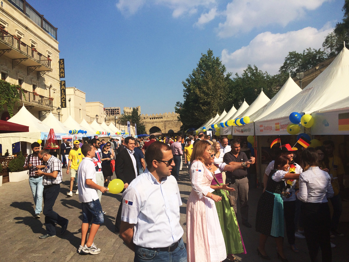 Bakıda "Avropa şəhərciyi" açıldı (FOTO)