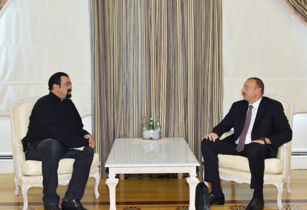 Prezident İlham Əliyev dünya şöhrətli aktyor və rejissor Stiven Siqalı qəbul edib (FOTO)