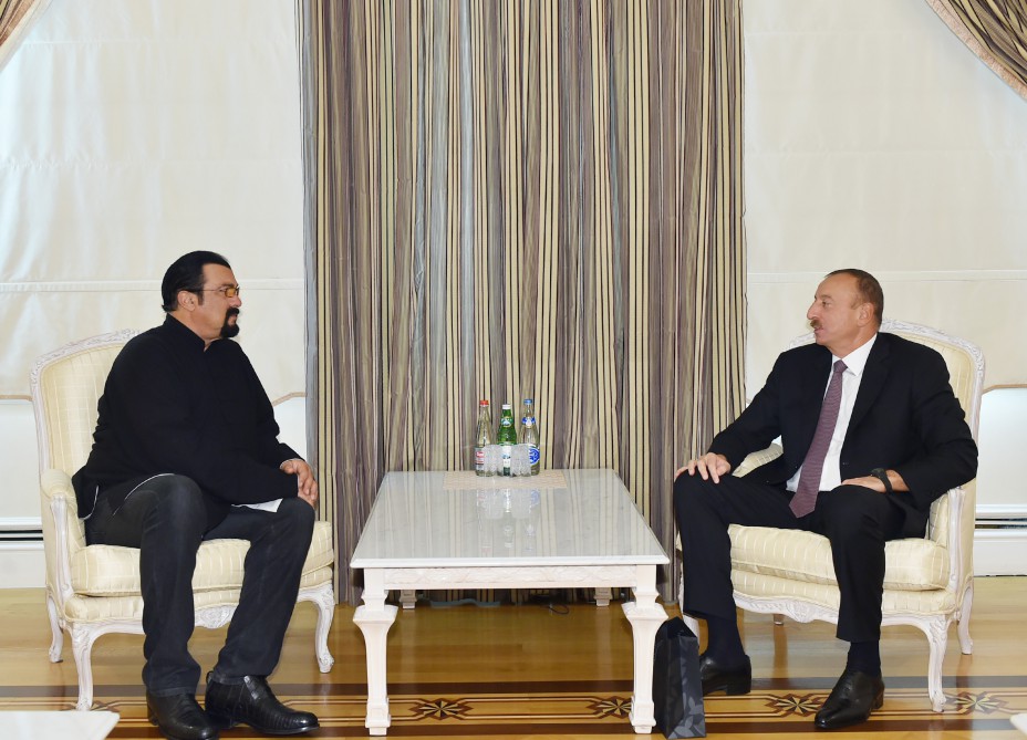 Prezident İlham Əliyev dünya şöhrətli aktyor və rejissor Stiven Siqalı qəbul edib (FOTO)