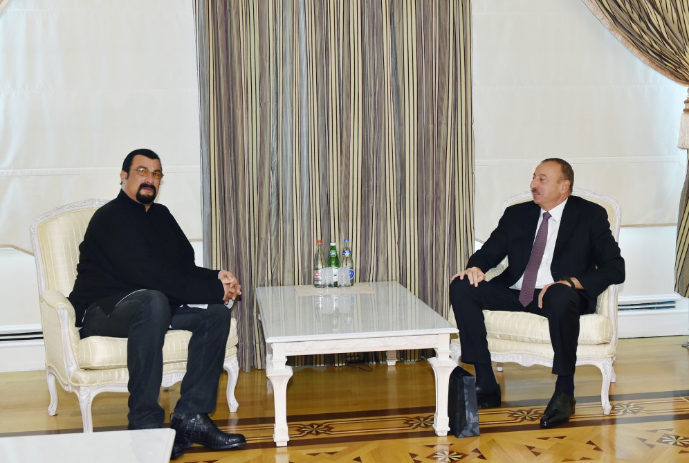 Prezident İlham Əliyev dünya şöhrətli aktyor və rejissor Stiven Siqalı qəbul edib (FOTO)
