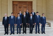 İlham Əliyev polo idman növü üzrə Avropa çempionatının qalibi olmuş Azərbaycan yığmasının üzvləri ilə görüşüb (FOTO)