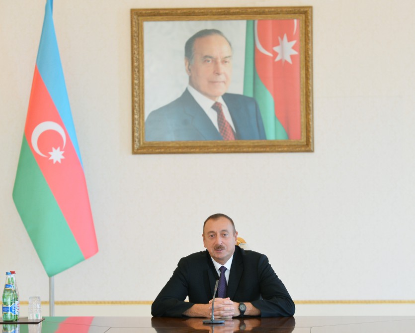 İlham Əliyev polo idman növü üzrə Avropa çempionatının qalibi olmuş Azərbaycan yığmasının üzvləri ilə görüşüb (FOTO)