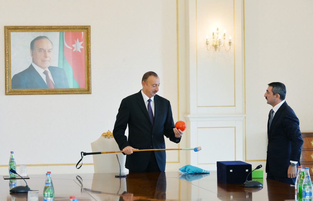 İlham Əliyev polo idman növü üzrə Avropa çempionatının qalibi olmuş Azərbaycan yığmasının üzvləri ilə görüşüb (FOTO)