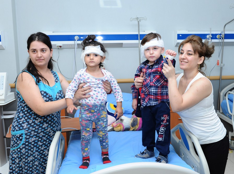 Heydər Əliyev Fondunun dəstəyi ilə eşitmə qüsurlu şəxslər üzərində koxlear implantasiya əməliyyatları aparılır (FOTO)