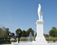 Azərbaycan Prezidenti Göyçayda ümummilli lider Heydər Əliyevin abidəsini ziyarət edib (FOTO)