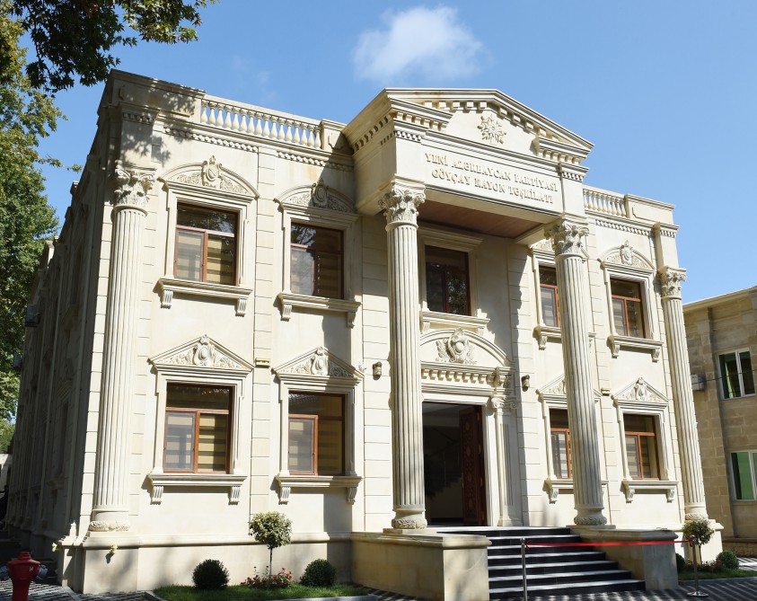 İlham Əliyev YAP Göyçay rayon təşkilatının yeni binasının açılışında iştirak edib (FOTO)