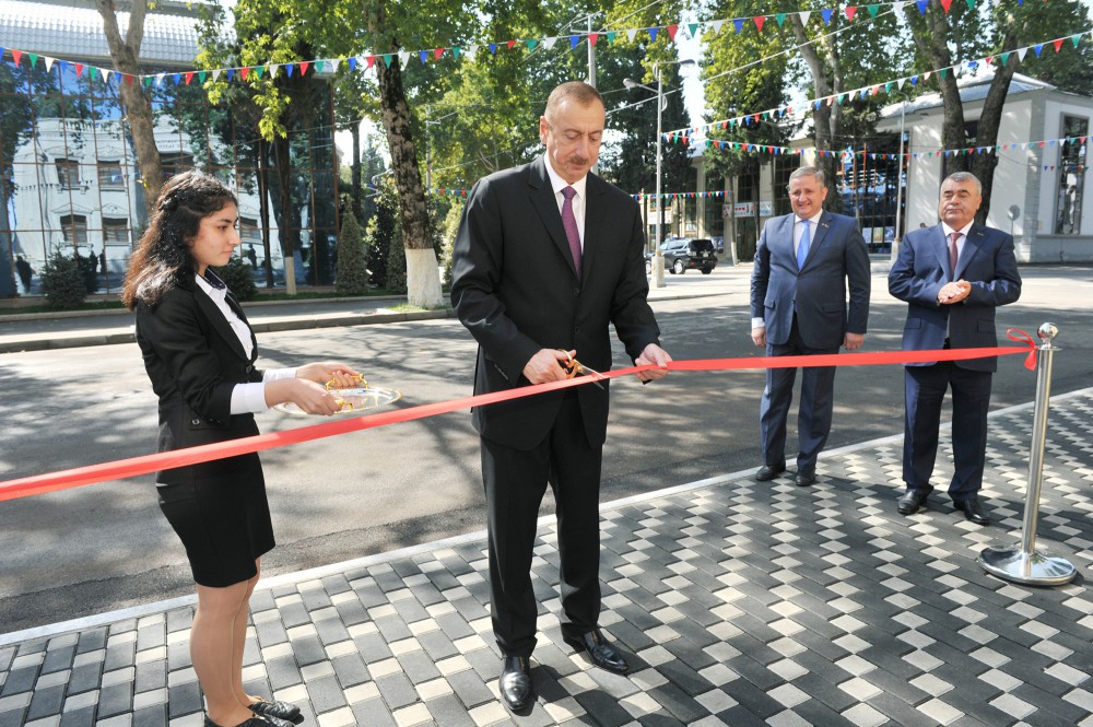 İlham Əliyev YAP Göyçay rayon təşkilatının yeni binasının açılışında iştirak edib (FOTO)