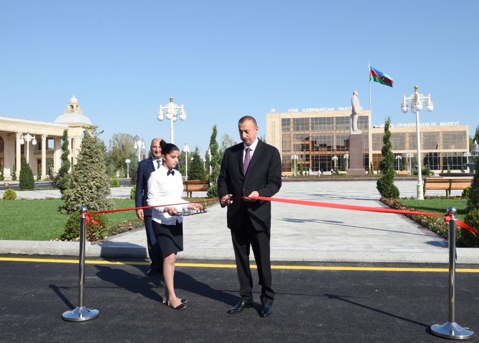 İlham Əliyev Ucar Gənclər Mərkəzinin açılışında iştirak edib (FOTO)