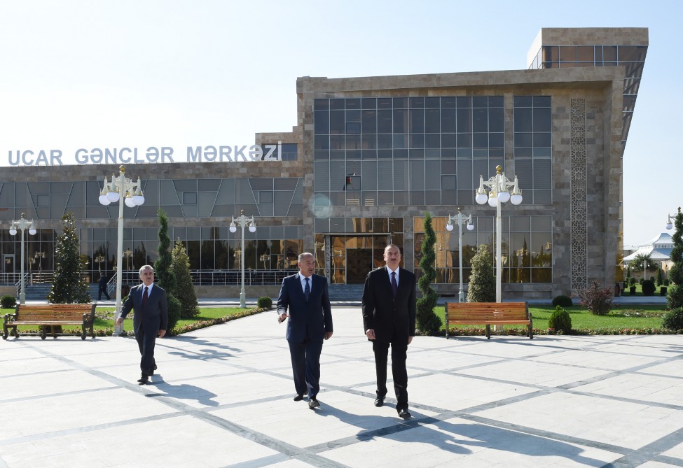 İlham Əliyev Ucar Gənclər Mərkəzinin açılışında iştirak edib (FOTO)