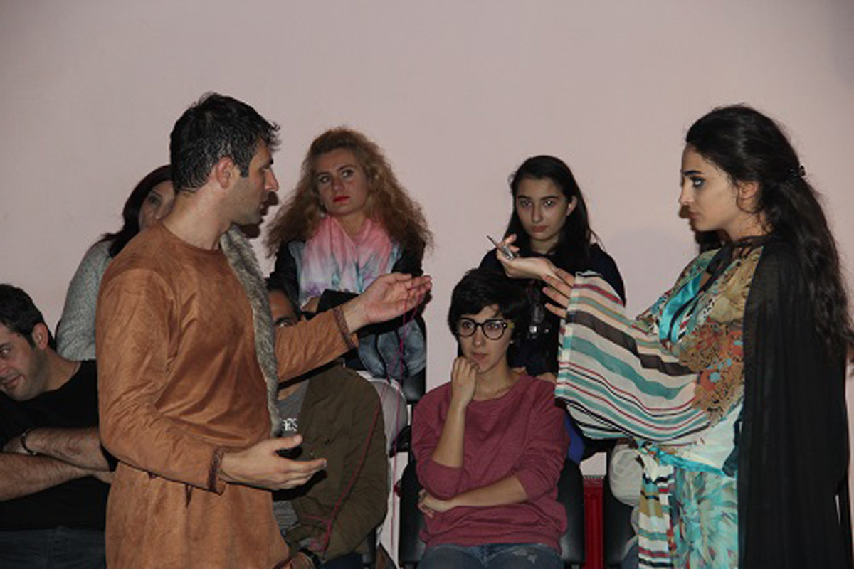 Bilik Fondu “Yuğ” teatrında “Kitabi-Dədə Qorqud” mövzusunda mühazirə və müzakirə təşkil edib (FOTO)