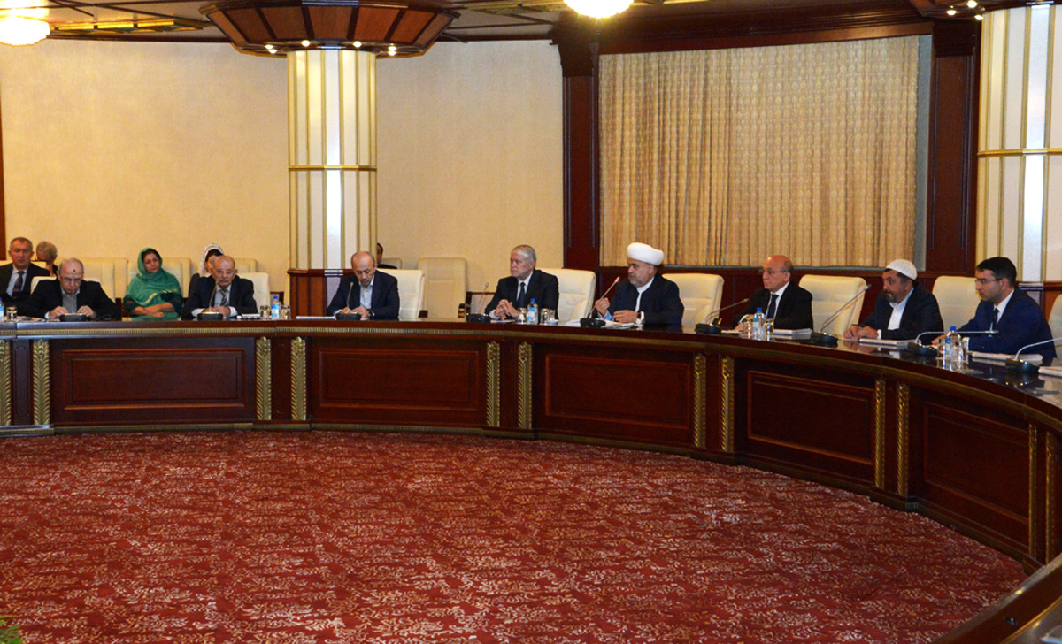 Allahşükür Paşazadə: Bölgələrdə çaşqınlıq yaradan axundlar cəzalandırılacaq (FOTO)