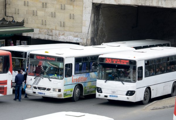 Bakıda sərnişin avtobuslarının özbaşınalıqları FOTOOBYEKTİVDƏ