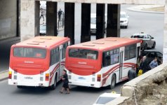 Bakıda sərnişin avtobuslarının özbaşınalıqları FOTOOBYEKTİVDƏ