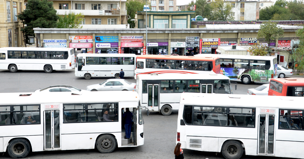 Bakıda sərnişin avtobuslarının özbaşınalıqları FOTOOBYEKTİVDƏ