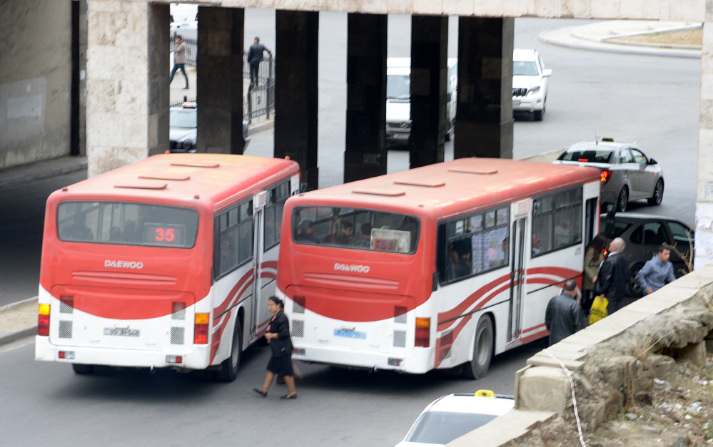 Bakıda sərnişin avtobuslarının özbaşınalıqları FOTOOBYEKTİVDƏ