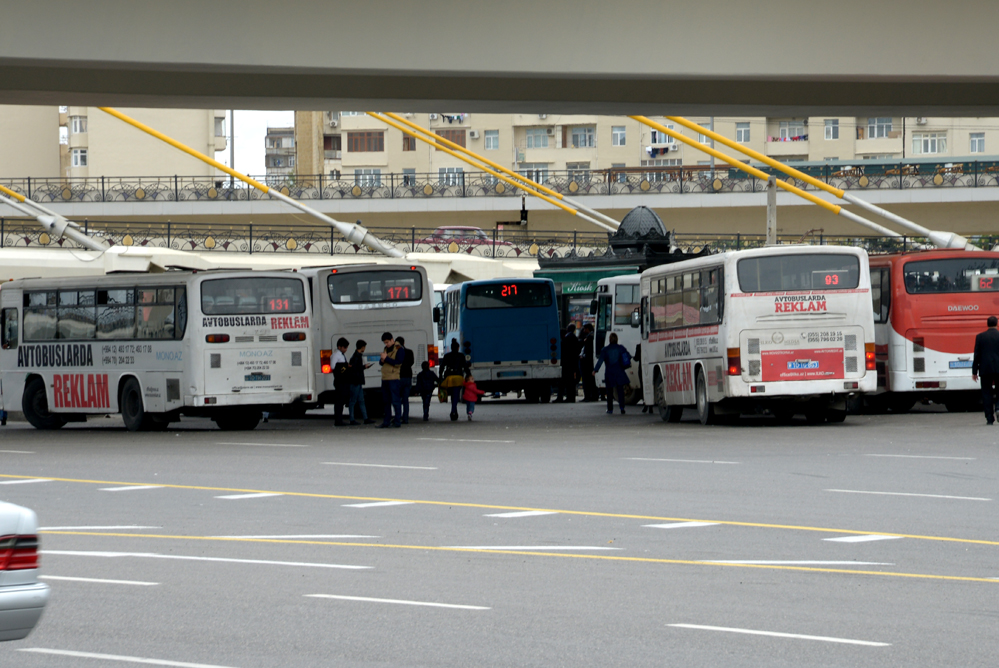 Bakıda sərnişin avtobuslarının özbaşınalıqları FOTOOBYEKTİVDƏ