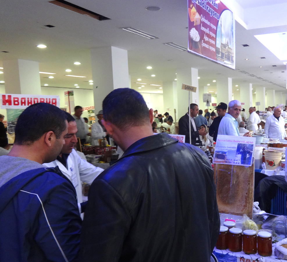 "Kommersiya sirridir, nə qədər bal satdığımı deməyəcəyəm" - Bal yarmarkasından reportaj (FOTO)