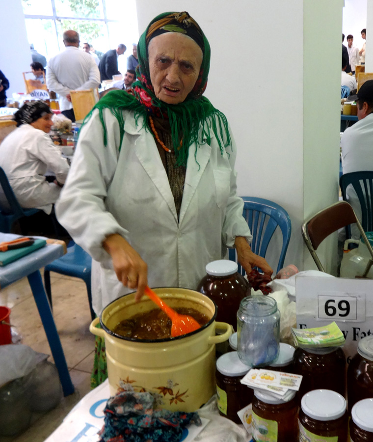 "Kommersiya sirridir, nə qədər bal satdığımı deməyəcəyəm" - Bal yarmarkasından reportaj (FOTO)