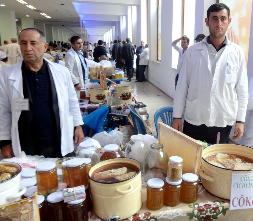 "Kommersiya sirridir, nə qədər bal satdığımı deməyəcəyəm" - Bal yarmarkasından reportaj (FOTO)