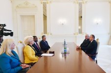 İlham Əliyev Beynəlxalq Mülki Aviasiya Təşkilatının prezidentini və Dövlətlərarası Aviasiya Komitəsinin sədrini qəbul edib (FOTO)