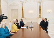 İlham Əliyev Beynəlxalq Mülki Aviasiya Təşkilatının prezidentini və Dövlətlərarası Aviasiya Komitəsinin sədrini qəbul edib (FOTO)