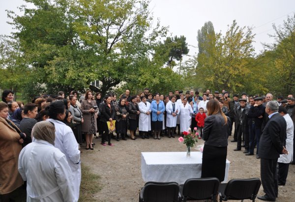 Qənirə Paşayeva seçicilərlə görüşüb (FOTO)