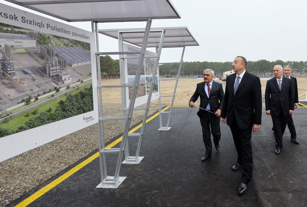 Sumqayıtda yüksək sıxlıqlı polietilen zavodunun təməli qoyulub (FOTO)