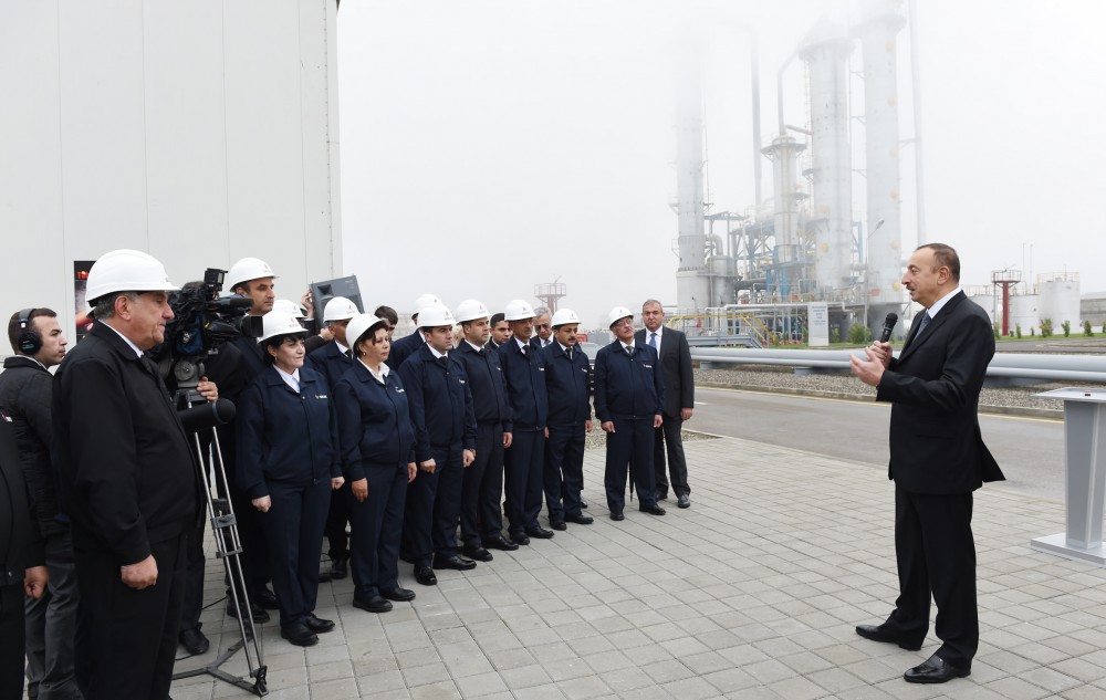 Prezident İlham Əliyev Sumqayıtda etilen-polietilen zavodunda yeni qurğuları işə salıb (FOTO)