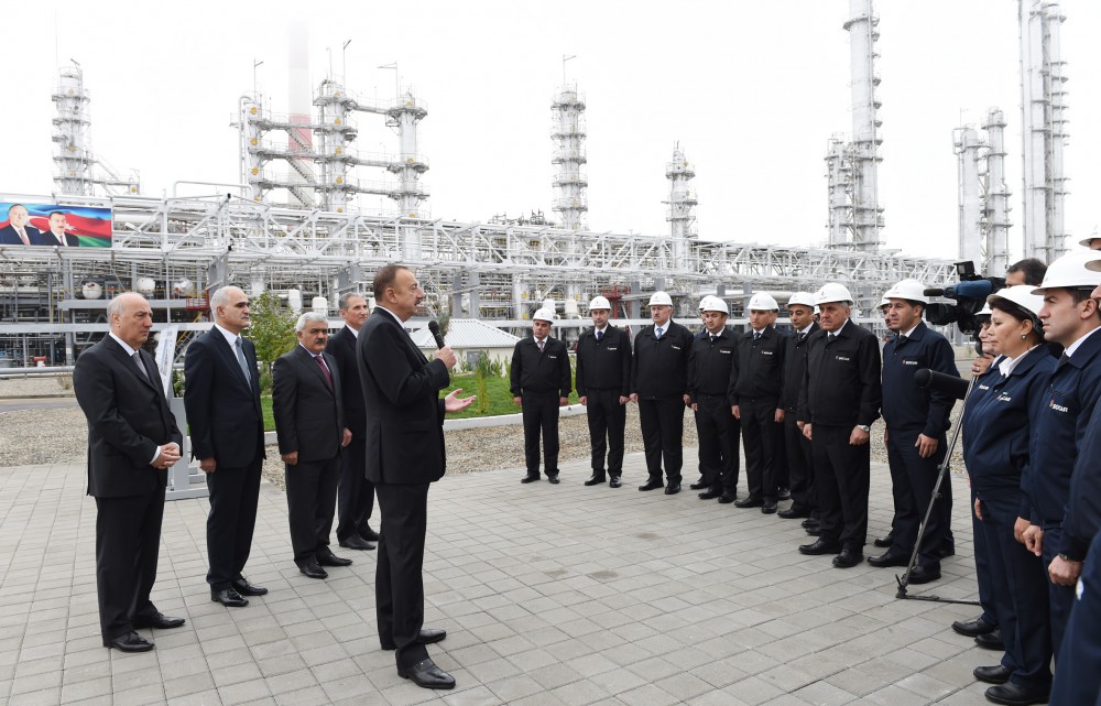 Prezident İlham Əliyev Sumqayıtda etilen-polietilen zavodunda yeni qurğuları işə salıb (FOTO)