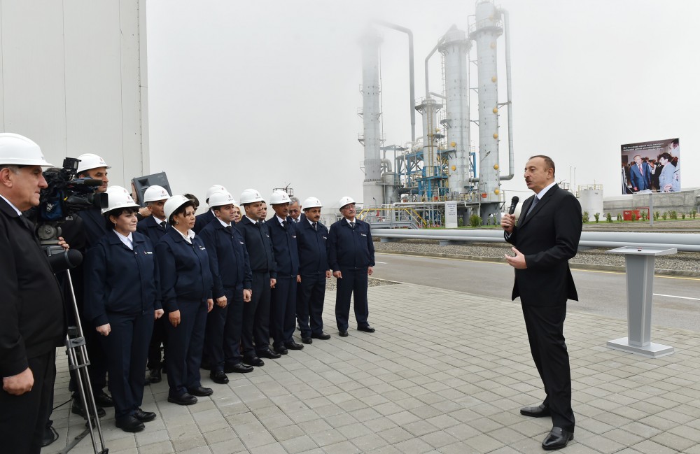 Prezident İlham Əliyev Sumqayıtda etilen-polietilen zavodunda yeni qurğuları işə salıb (FOTO)