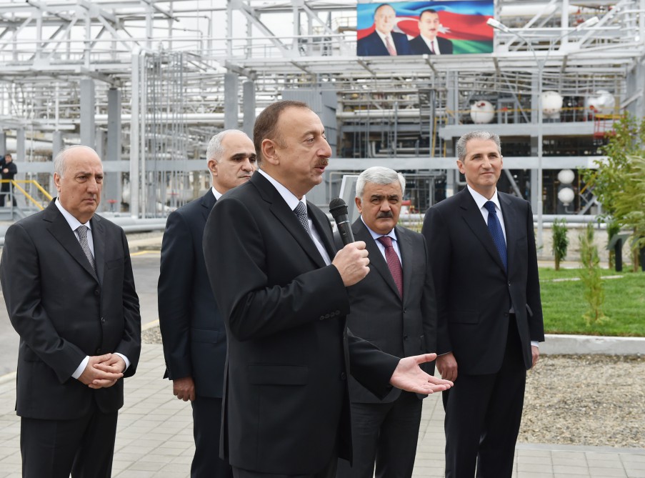 Prezident İlham Əliyev Sumqayıtda etilen-polietilen zavodunda yeni qurğuları işə salıb (FOTO)