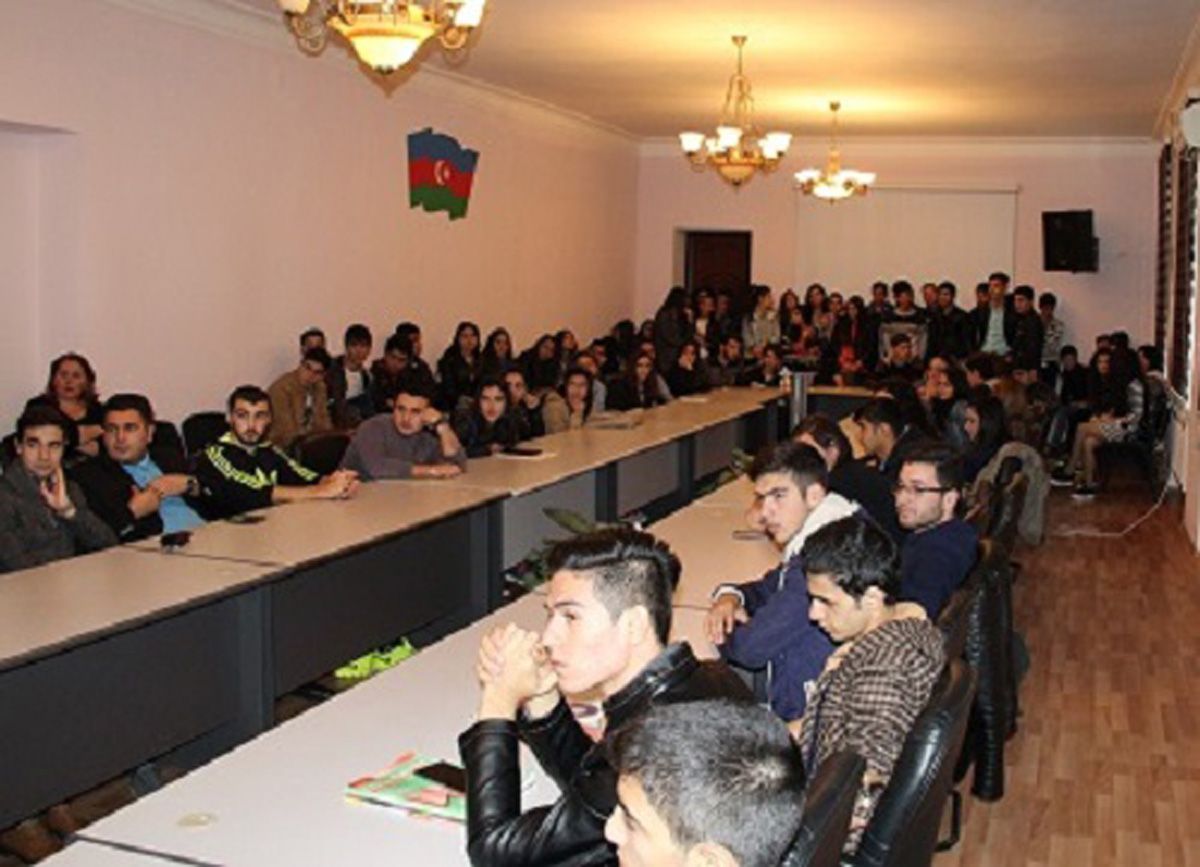 Bilik Fondu gənc seçiciləri maarifləndirir (FOTO)