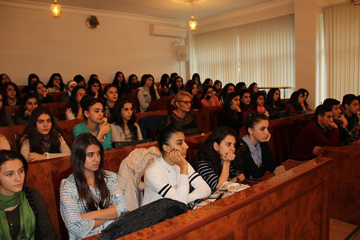 Bilik Fondu gənc seçiciləri maarifləndirir (FOTO)