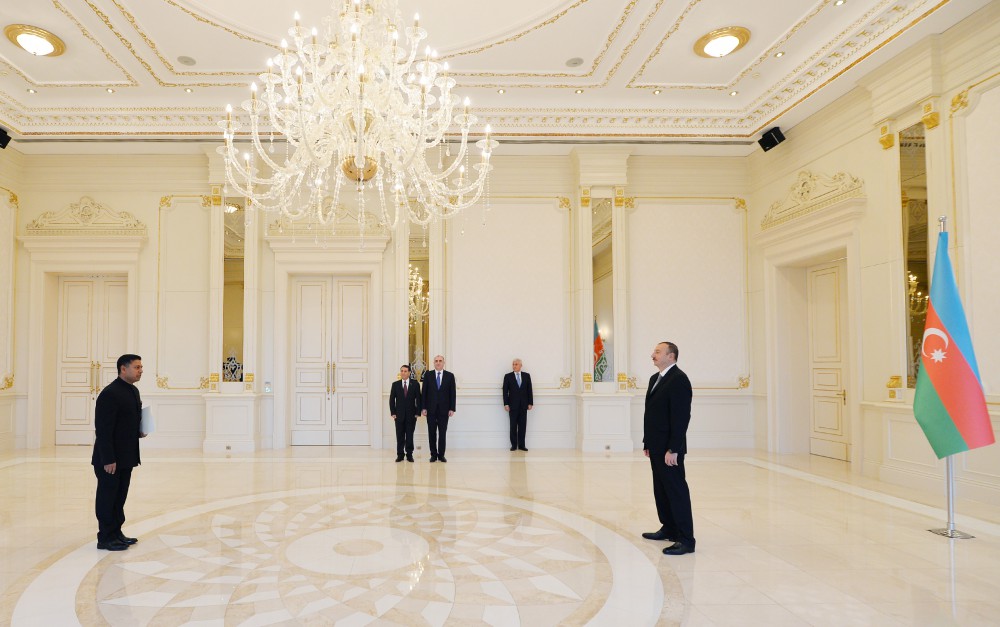 İlham Əliyev Misir və Hindistan səfirlərinin etimadnaməsini qəbul edib (ƏLAVƏ OLUNUB) (FOTO)