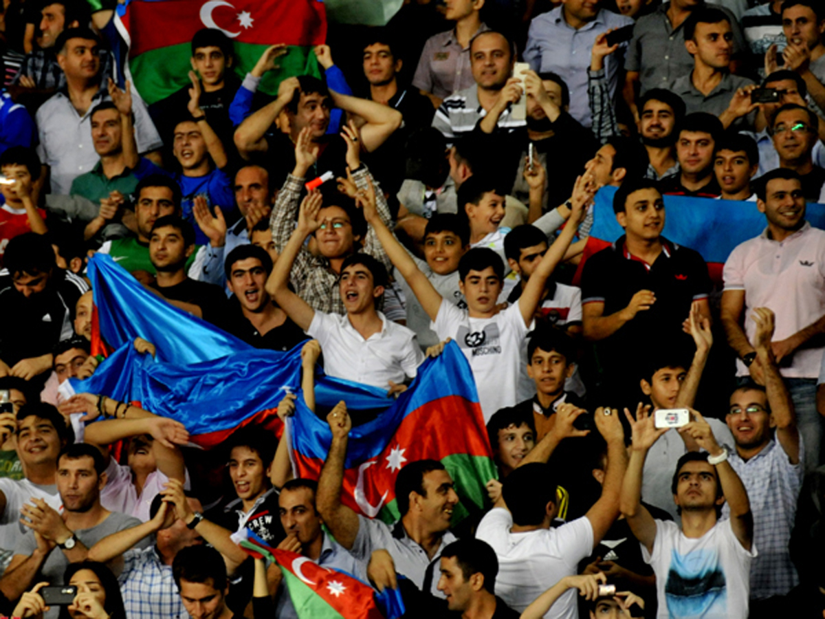 Azarkeşlər klubları 5600 manat ziyana saldılar