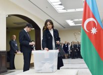 Prezident İlham Əliyev və xanımı parlament seçkilərində səs veriblər (ƏLAVƏ OLUNUB) (FOTO)