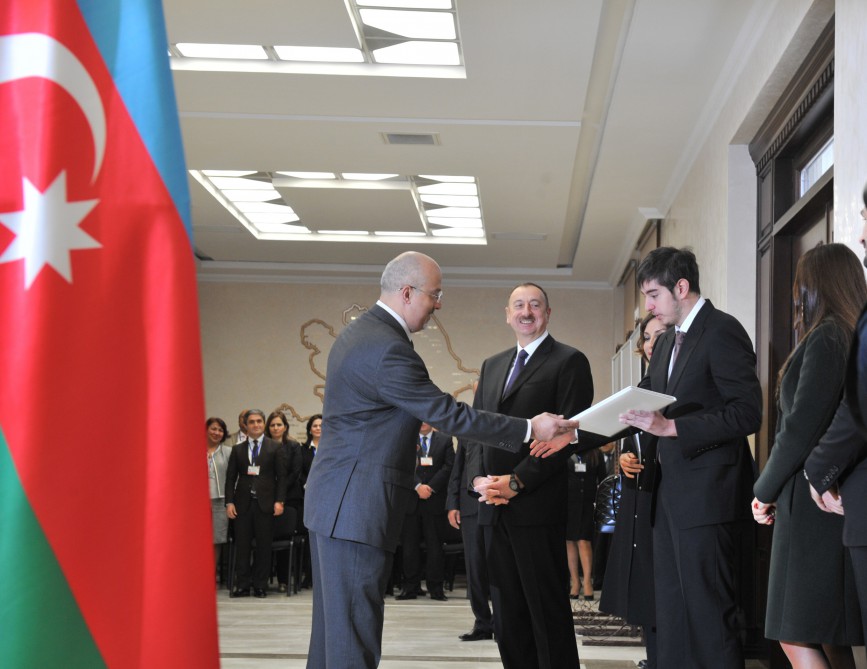 Prezident İlham Əliyev və xanımı parlament seçkilərində səs veriblər (ƏLAVƏ OLUNUB) (FOTO)