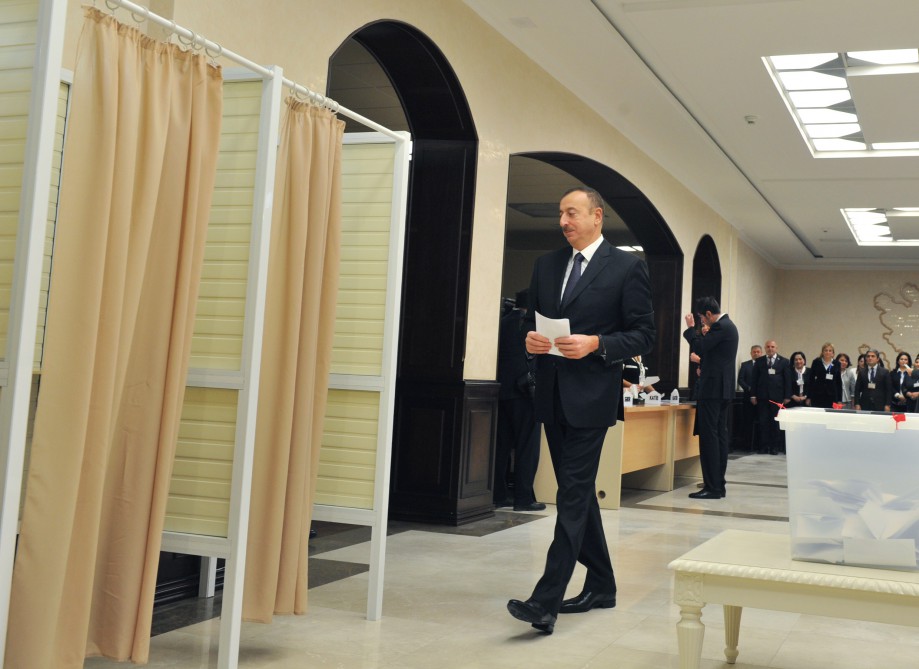 Prezident İlham Əliyev və xanımı parlament seçkilərində səs veriblər (ƏLAVƏ OLUNUB) (FOTO)