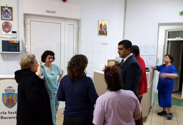 Heydər Əliyev Fondu Buxarestdə yanğından xəsarət alanlara yardım edib (FOTO)