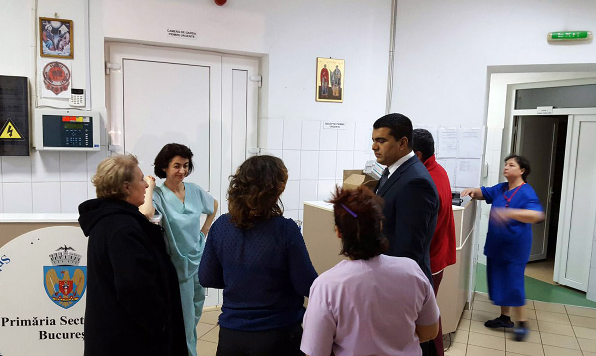 Heydər Əliyev Fondu Buxarestdə yanğından xəsarət alanlara yardım edib (FOTO)