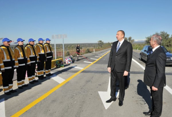 İlham Əliyev Şəki-Qax-Zaqatala avtomobil yolunun Şəki-Qax hissəsinin yenidənqurmadan sonra açılışında iştirak edib (FOTO)