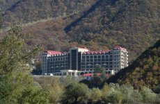 İlham Əliyev Şəkidə "Marxal" sanatoriya-istirahət kompleksində tikinti işlərinin gedişi ilə tanış olub (FOTO)