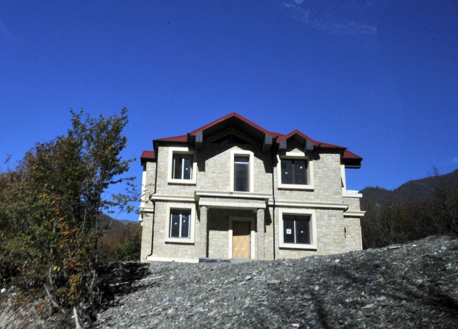İlham Əliyev Şəkidə "Marxal" sanatoriya-istirahət kompleksində tikinti işlərinin gedişi ilə tanış olub (FOTO)