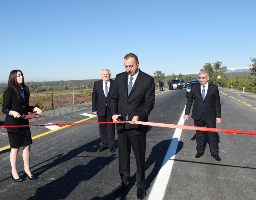 İlham Əliyev Şəki-Qax-Zaqatala avtomobil yolunun Şəki-Qax hissəsinin yenidənqurmadan sonra açılışında iştirak edib (FOTO)