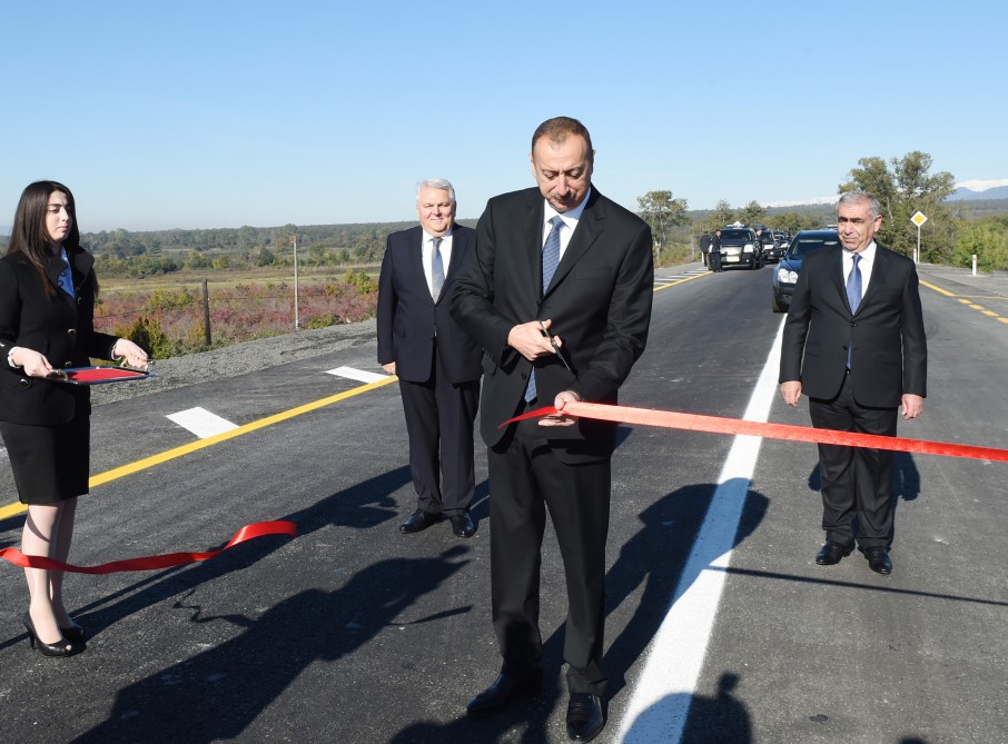 İlham Əliyev Şəki-Qax-Zaqatala avtomobil yolunun Şəki-Qax hissəsinin yenidənqurmadan sonra açılışında iştirak edib (FOTO)