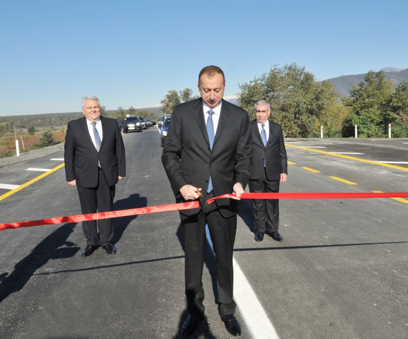 İlham Əliyev Şəki-Qax-Zaqatala avtomobil yolunun Şəki-Qax hissəsinin yenidənqurmadan sonra açılışında iştirak edib (FOTO)