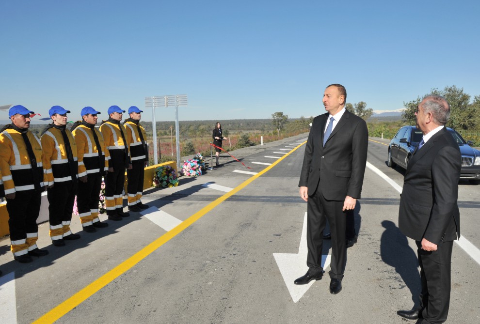 İlham Əliyev Şəki-Qax-Zaqatala avtomobil yolunun Şəki-Qax hissəsinin yenidənqurmadan sonra açılışında iştirak edib (FOTO)