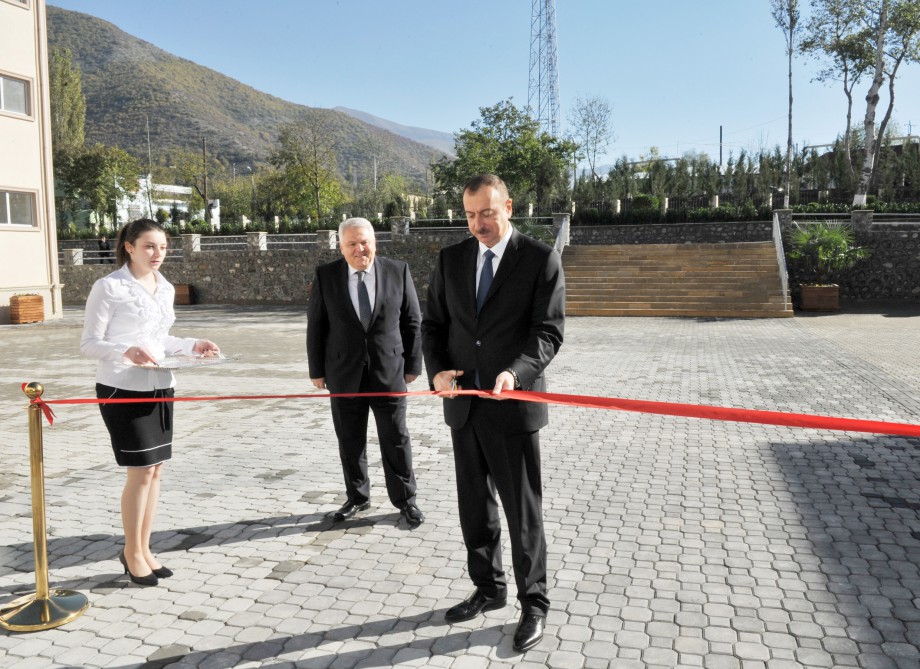 Şəkinin Qoxmuq kənd tam orta məktəbinin yeni binası istifadəyə verilib (FOTO)