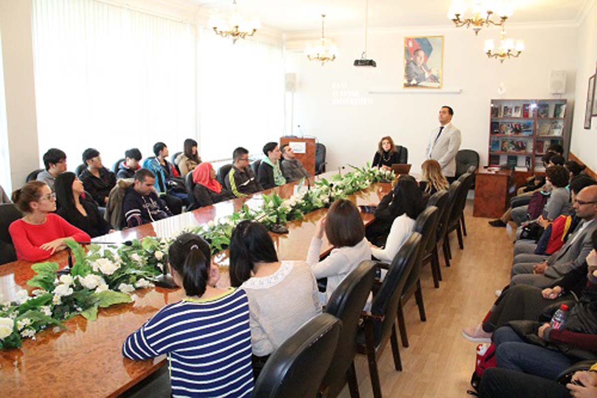 Xarici tələbələr “Kitabi-Dədə Qorqud”a böyük maraq göstərdilər (FOTO)