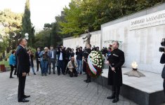 İlham Əliyev Tbilisidə Qəhrəmanlar Memorialını ziyarət edib (FOTO)